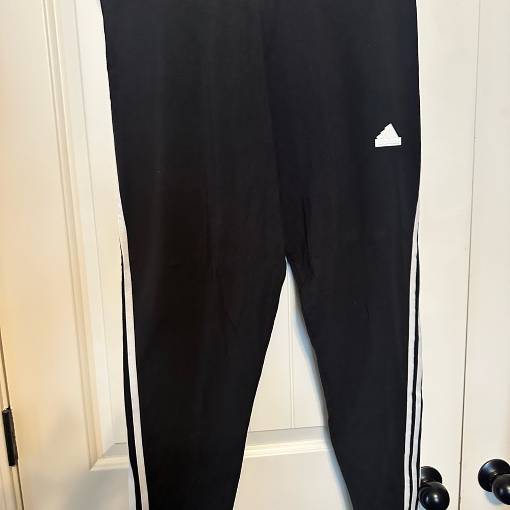 Women’s Adidas leggings